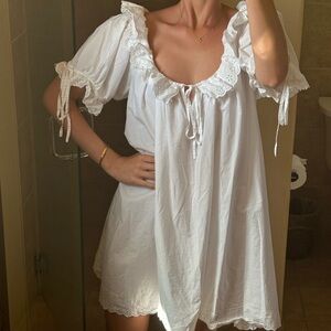 Doen White Mini Dress with Ruffled Neckline